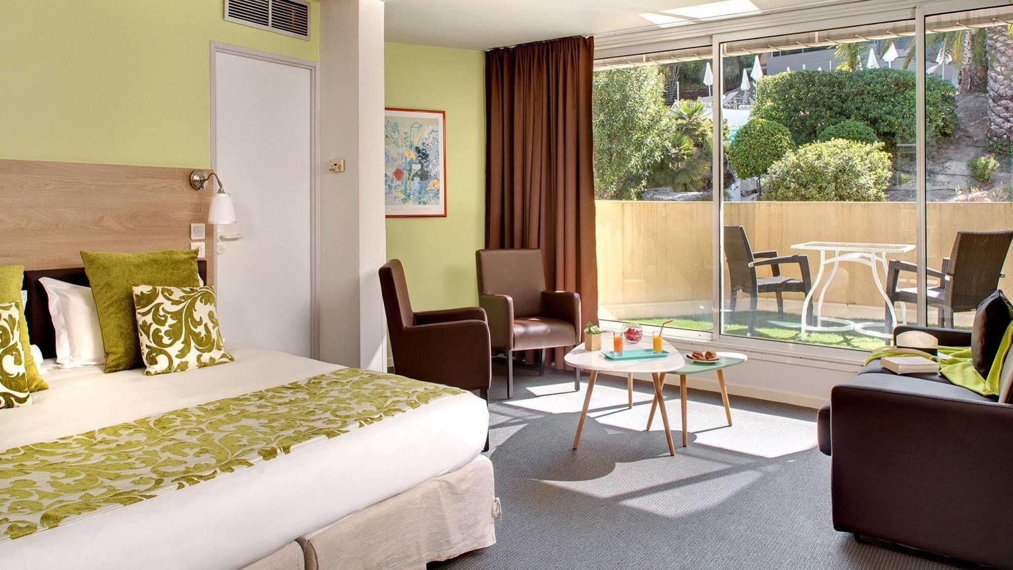 Royal 3* Cassis